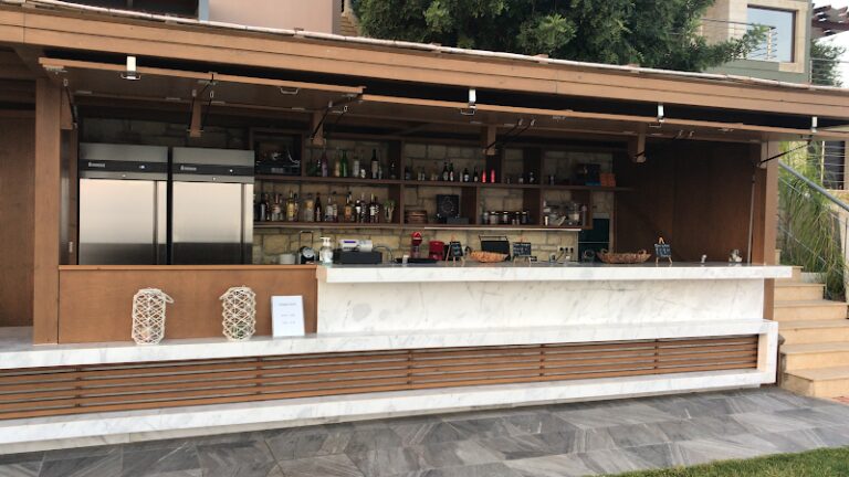 Portela Pool Bar