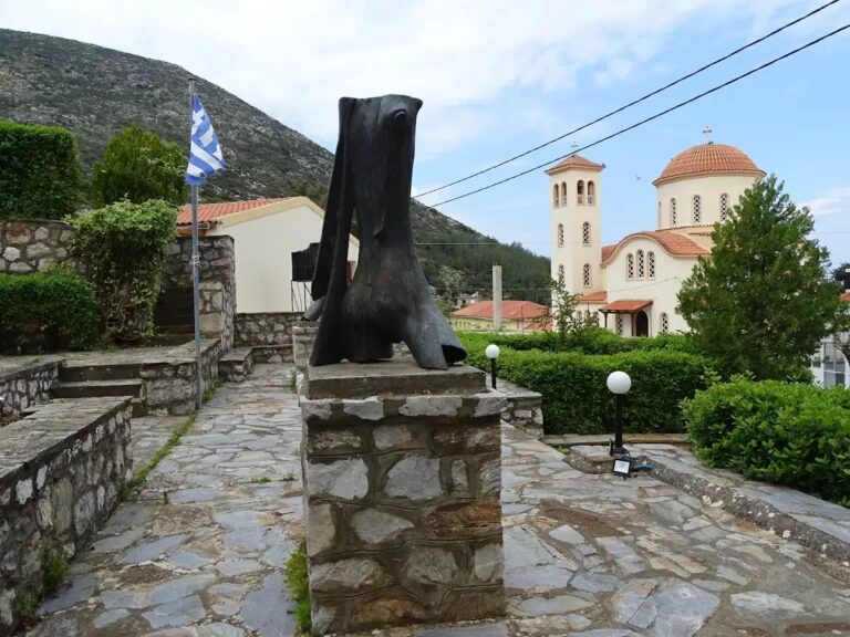 Uncover Marathos village: Top Hotels and Villas for Perfect Holidays