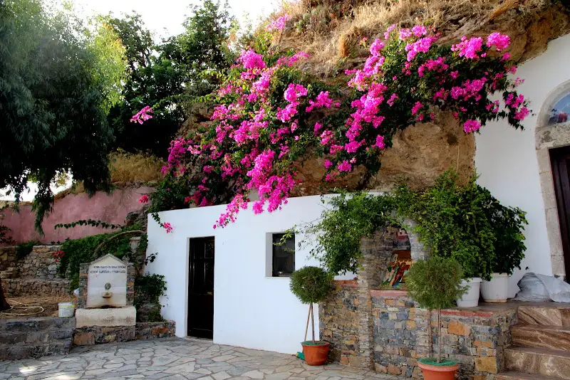 Apartments and hotels in Mariou from Crete Island