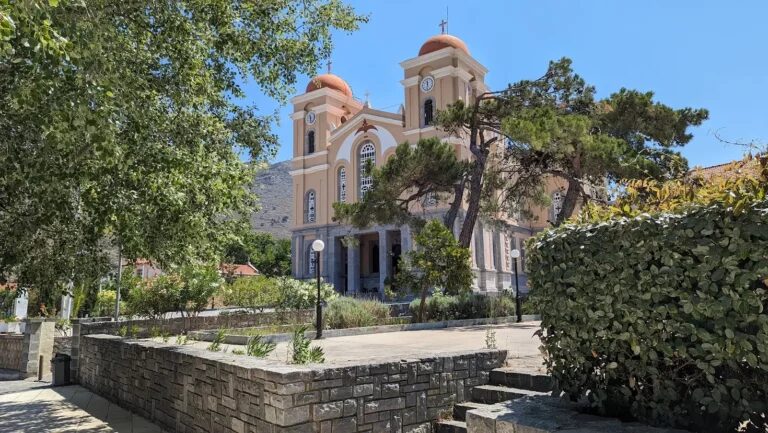 Discover Neapoli town: 5 Hotels and Villas for Perfect Holidays