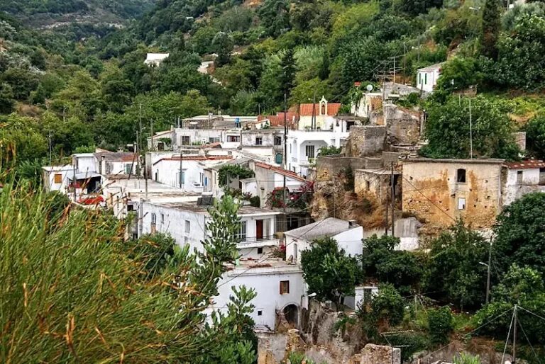 Discover Pikris: 4 Hotels and Villas for Perfect Holidays