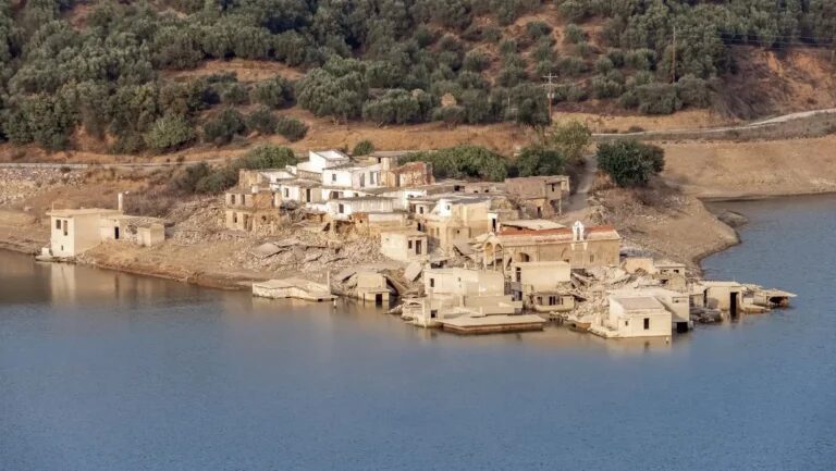Explore Sfendyli (Sfedili) village: Top Hotels and Villas for Perfect Holidays