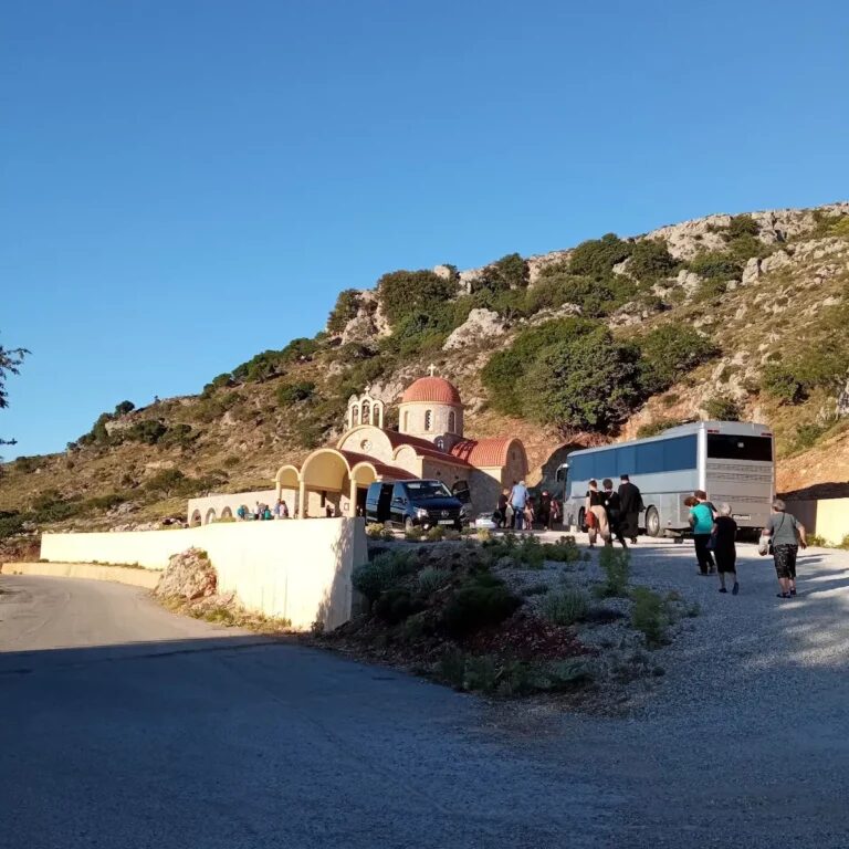 Uncover Sirikari village: Top Hotels and Villas for Perfect Holidays