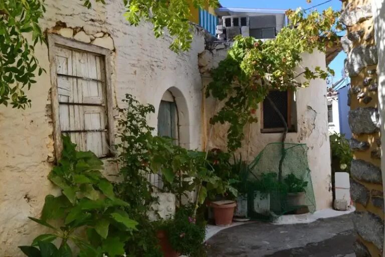 Uncover Tourloti village: 3 Hotels and Villas for Perfect Holidays