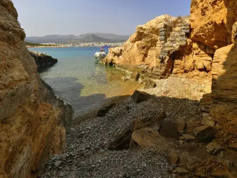 Mikronissi beach at Faronissi