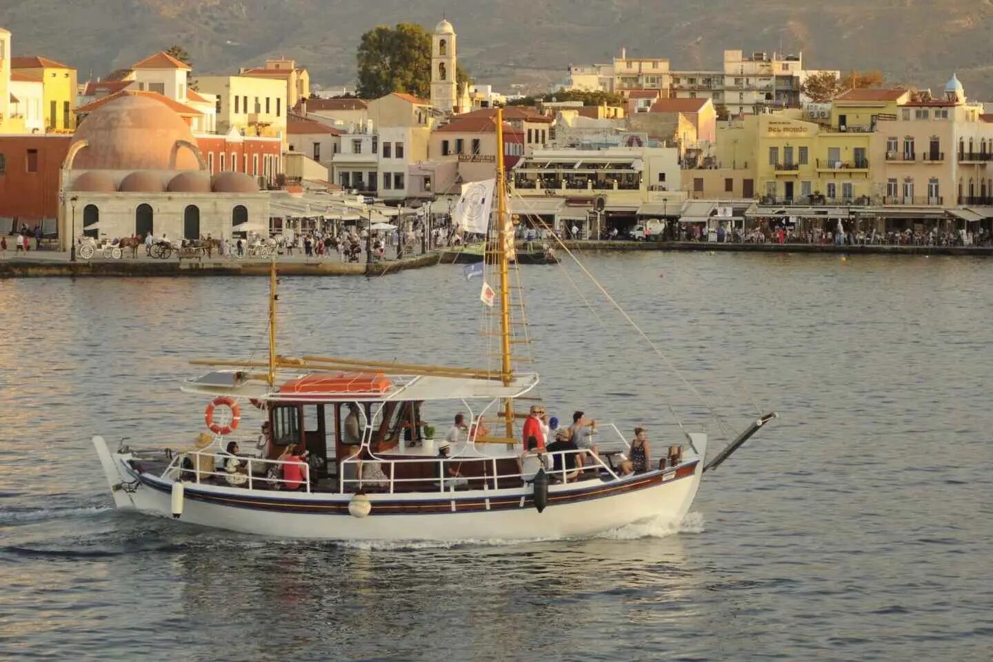 Chania: Boat Cruise to Agioi Theodoroi and Lazaretta Island