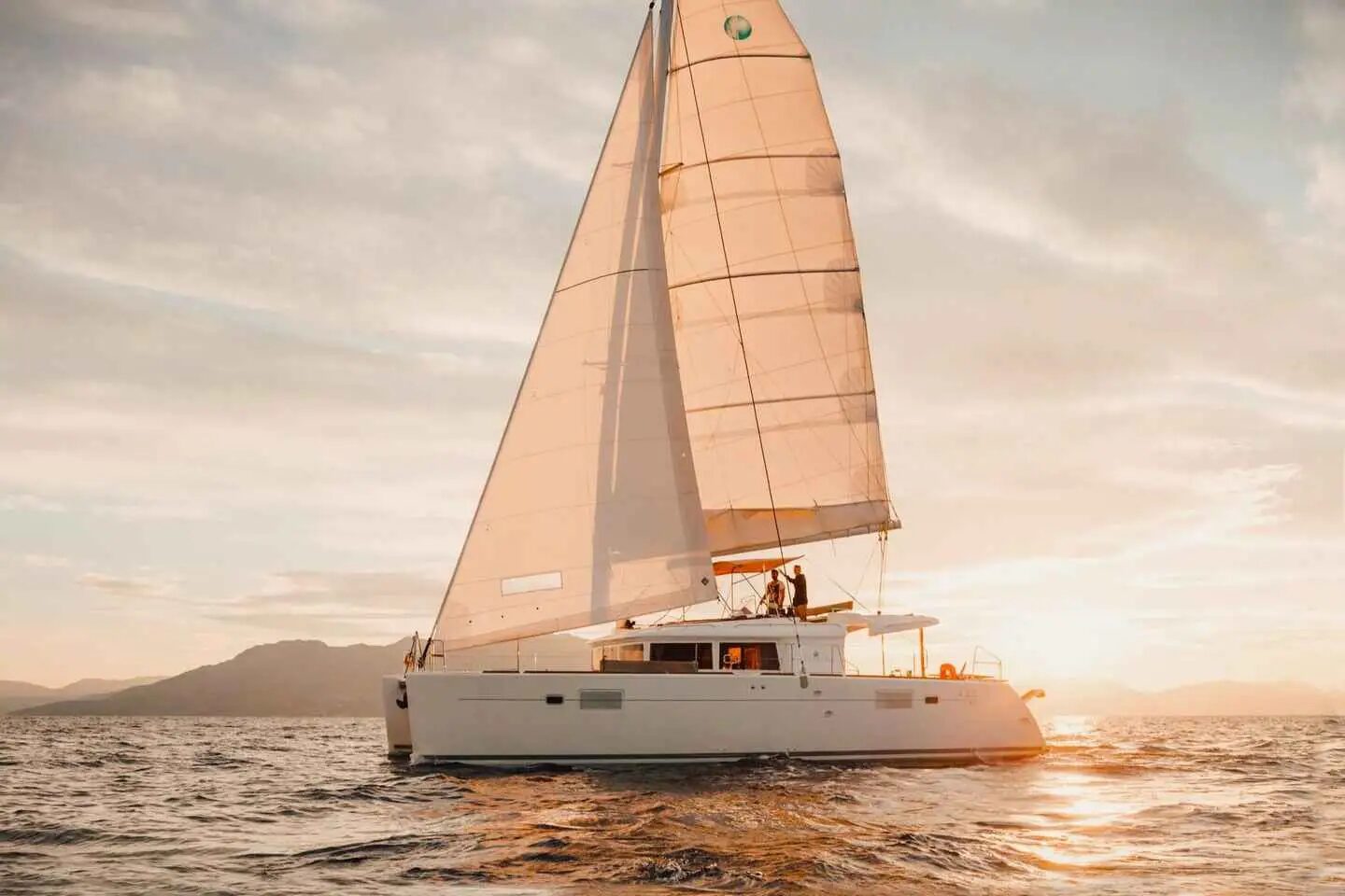 Heraklion: Afternoon Catamaran Cruise with Drinks and Dinner