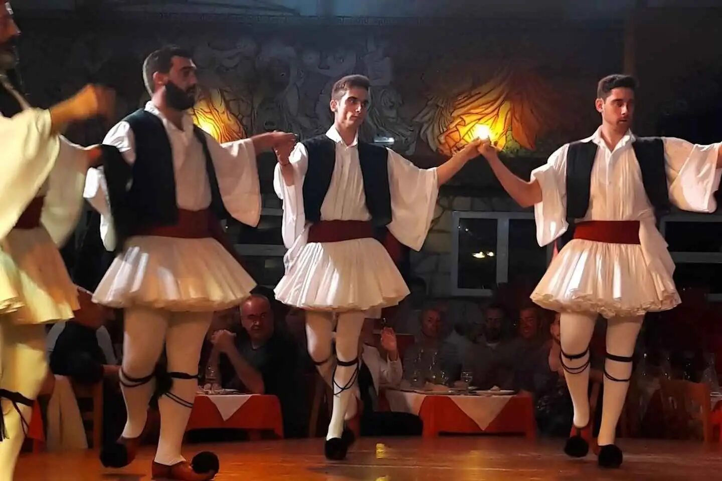 Heraklion: Cretan Folklore Night with Dinner & Transfers