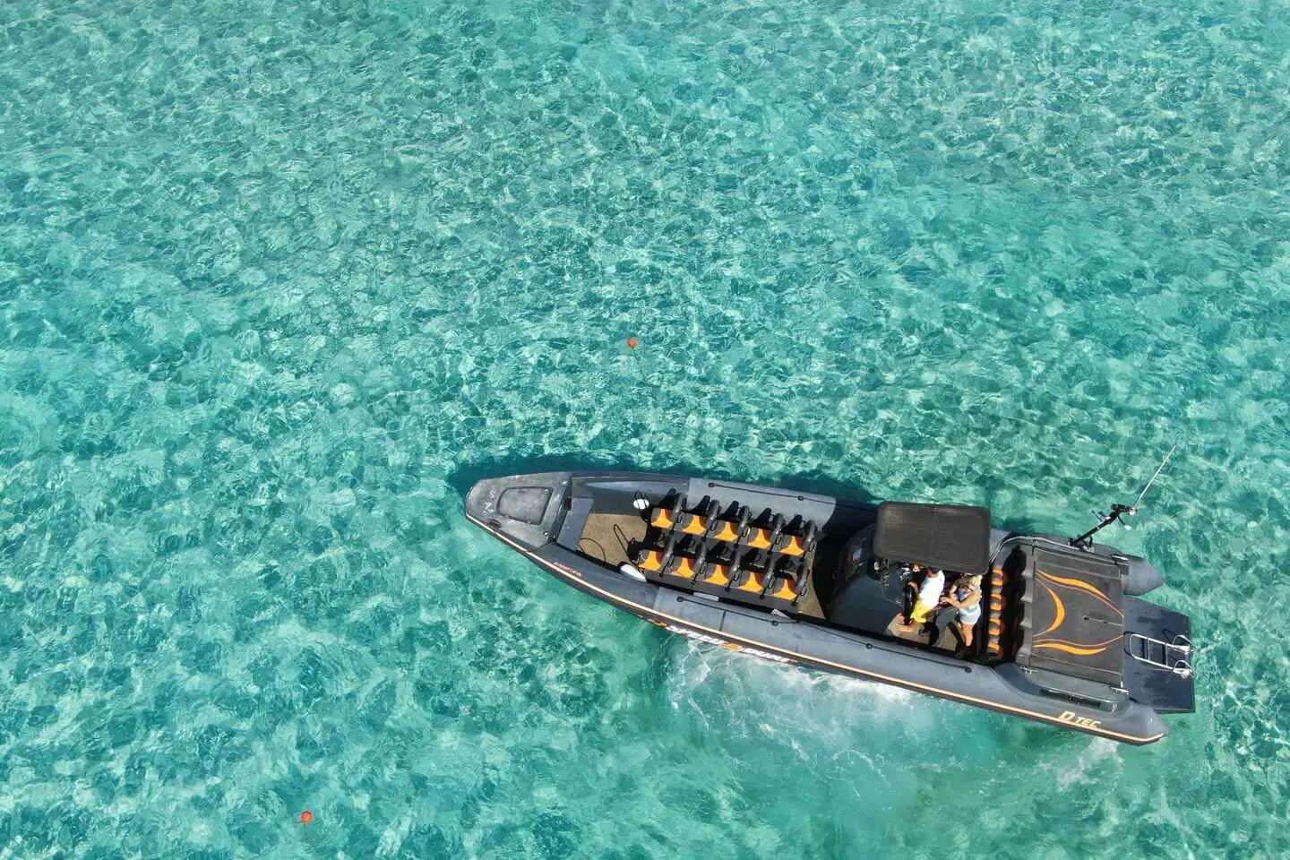 Limeniskos: Gramvousa and Balos Speedboat Tour with Drinks