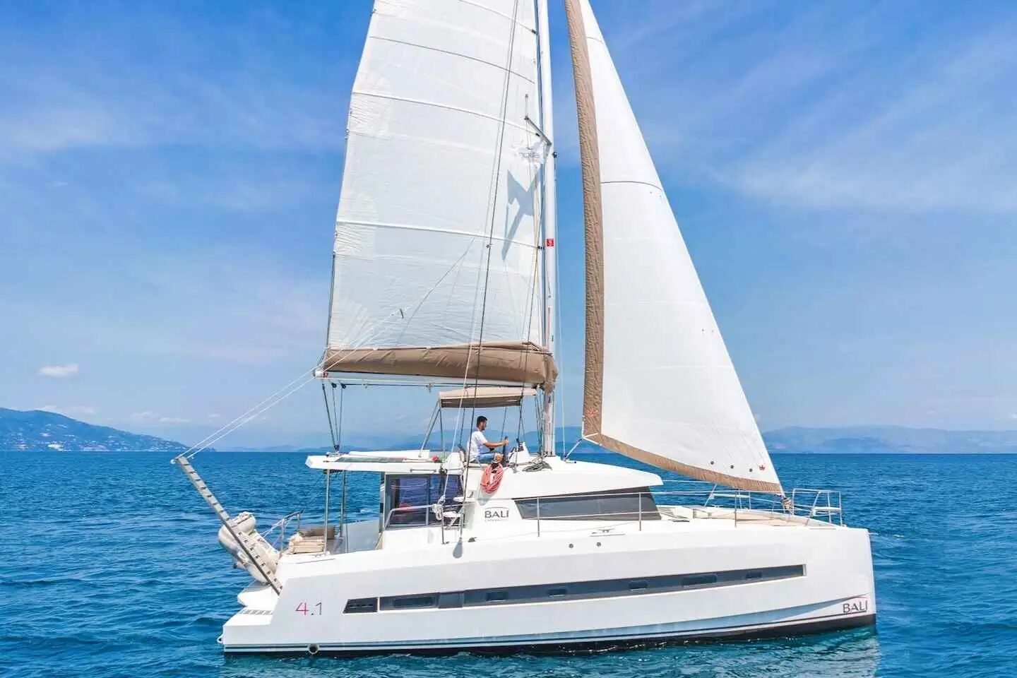 Rethymno: Private Catamaran Cruise with Meal and Drinks